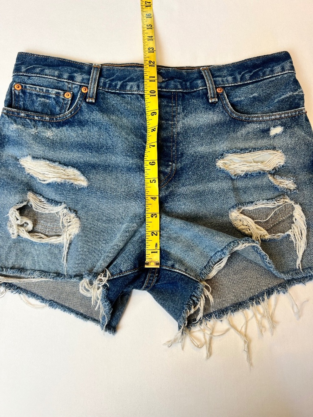 *FIRM PRICE* Levi’s Wedgie High Rise Distressed Raw Hem Jean Shorts - Picture 9 of 15